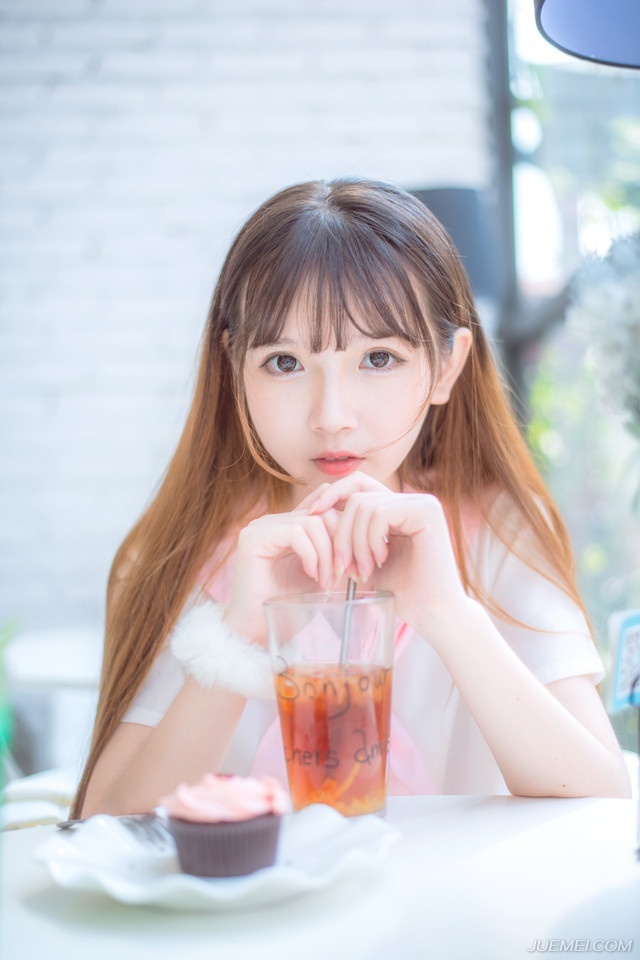怎么也没想到，场面会因为一个刘璝彻底失控，此刻，就算他斩了刘璝，也难以挽回军心，虽然张任同样对刘璋将大好基业败坏感到心寒和不满，但要他就此背叛，是不可能的，愚忠也好，愚蠢也罢，但刘璋对他有提拔之恩，张任绝不可能背弃刘璋。